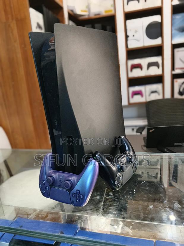 Ps5 Standard Ex Uk Available With 2 Controllers - thumbnail 3