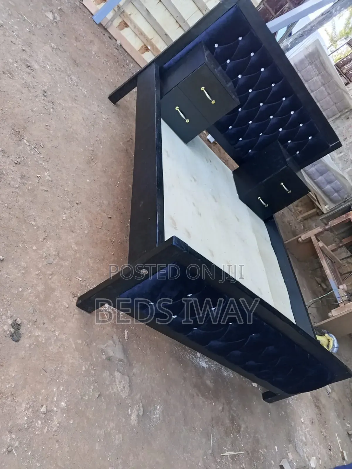 Black Bed 5x6 With 2 Sidebeds