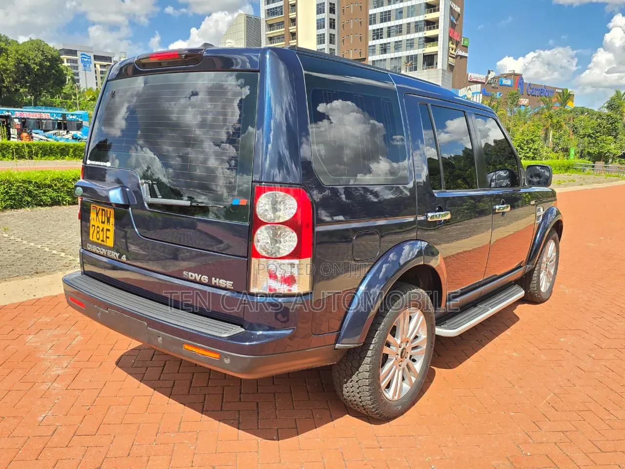 Land Rover Discovery 2014 Blue