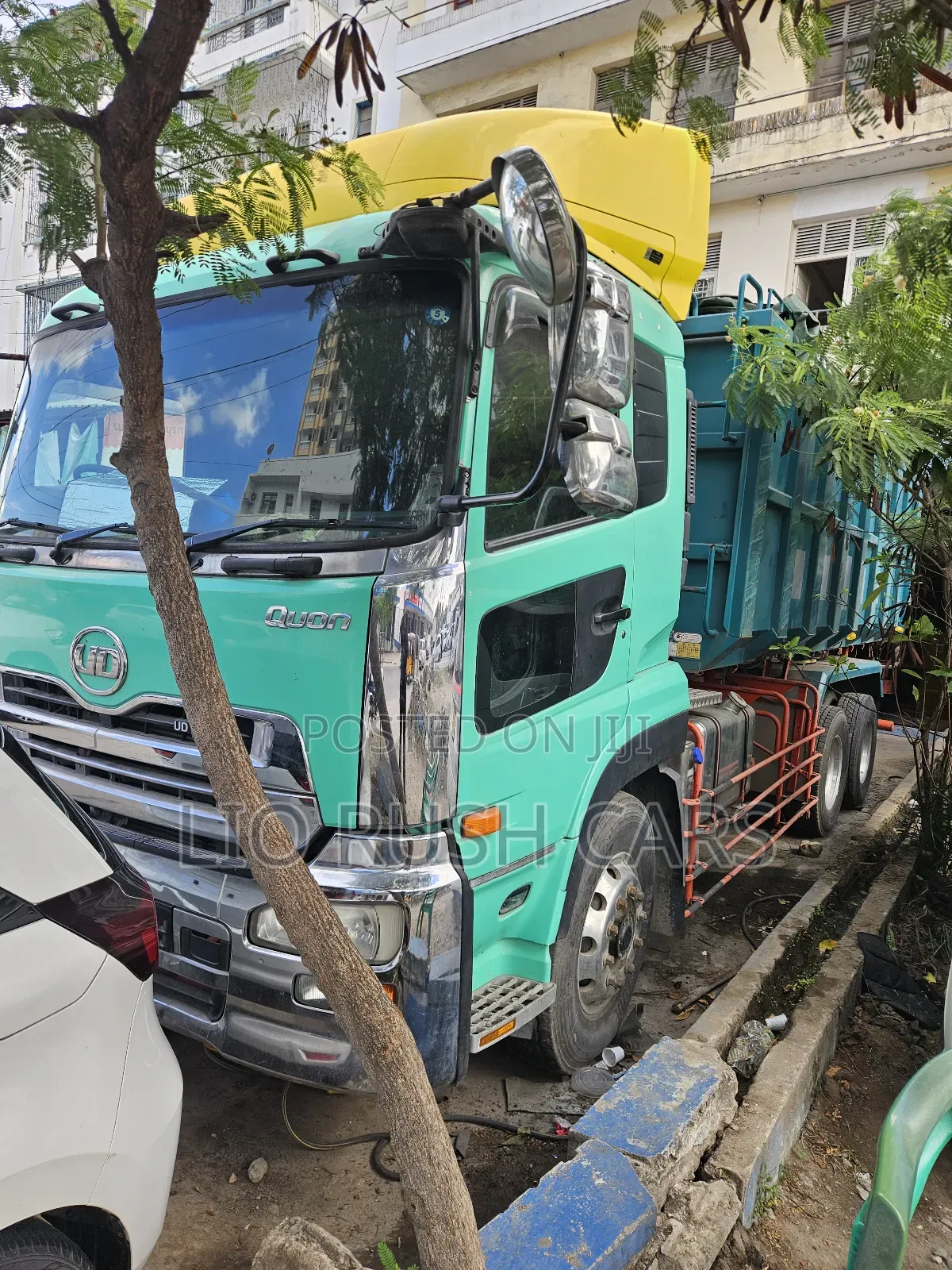 Ud Quon Double Steering Moto Sana