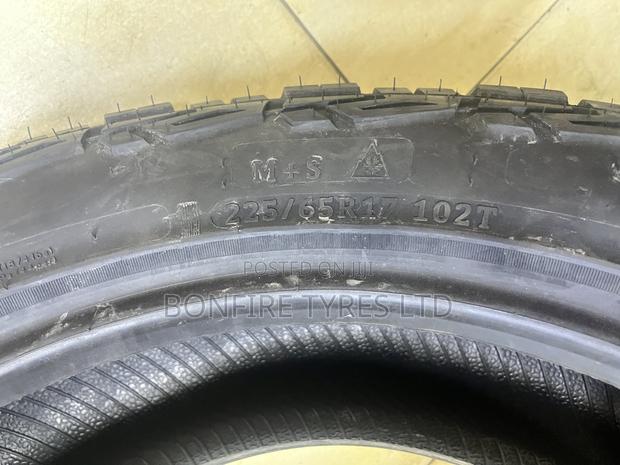 225/65r17 Comfoser - thumbnail 3