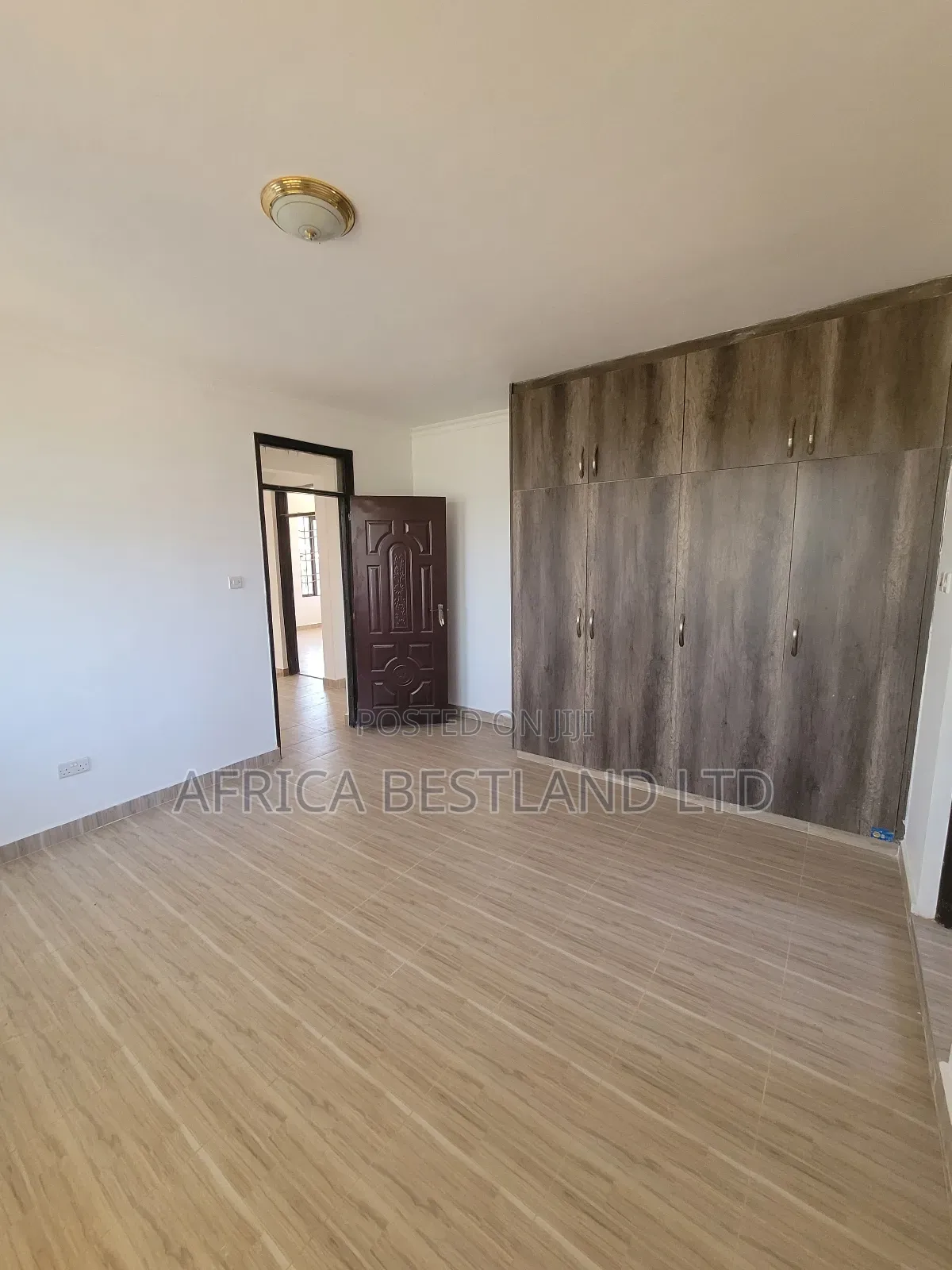 6bdrm Mansion in Njambu Tv, Karai for sale