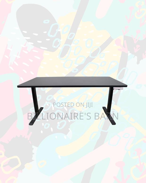 Modernize Your Office Using a Standing Desk Smooth Electric Lift