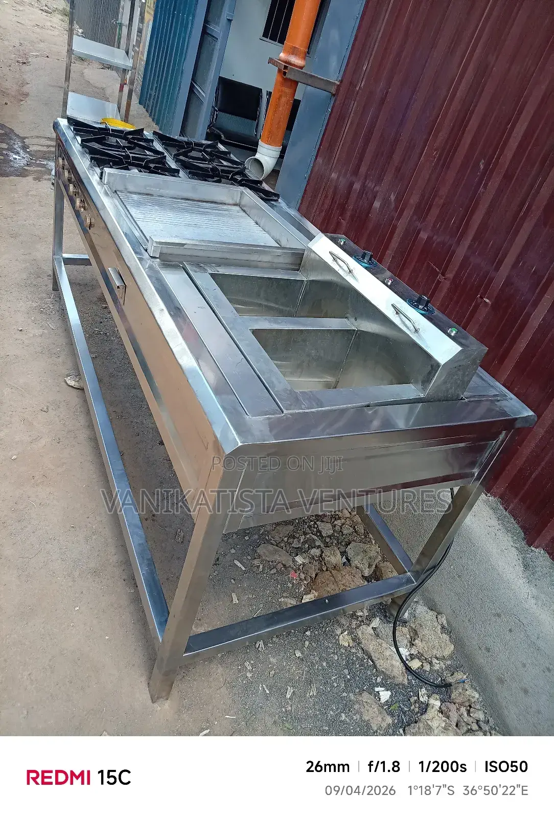 High-Performance Gas Cooker - Perfect for Commercial Use Four-Burner