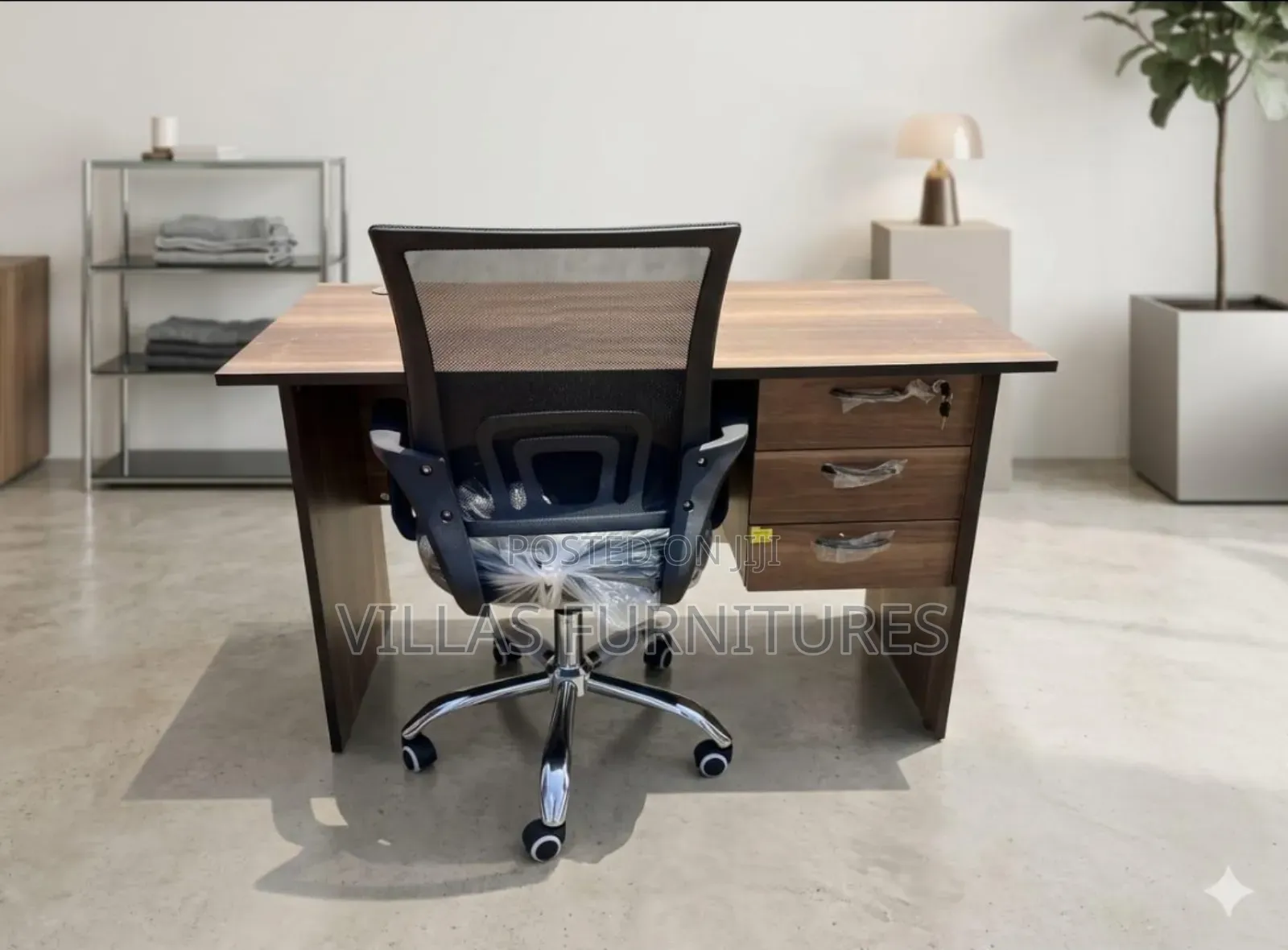 Studying Set Mesh Chair and Desk