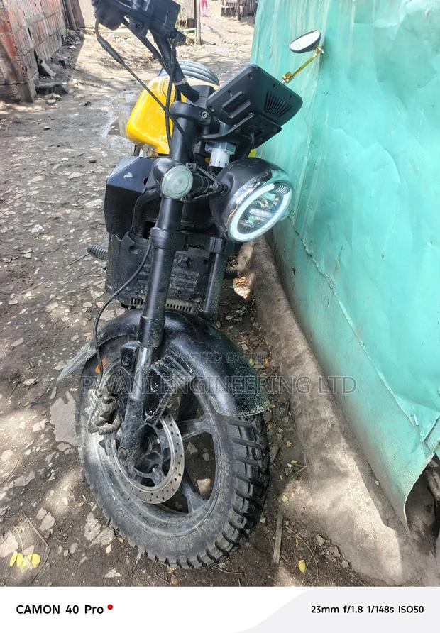 Motorcycle 2023 Yellow - main view