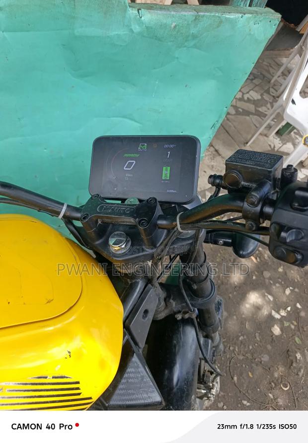 Motorcycle 2023 Yellow - thumbnail 2