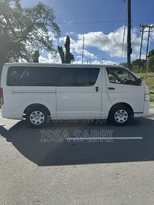 Toyota HiAce 2019 White