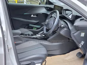 Peugeot 208 2021 White