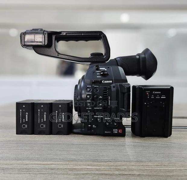 Canon C100 Mark Ii Body + 3 Batteries