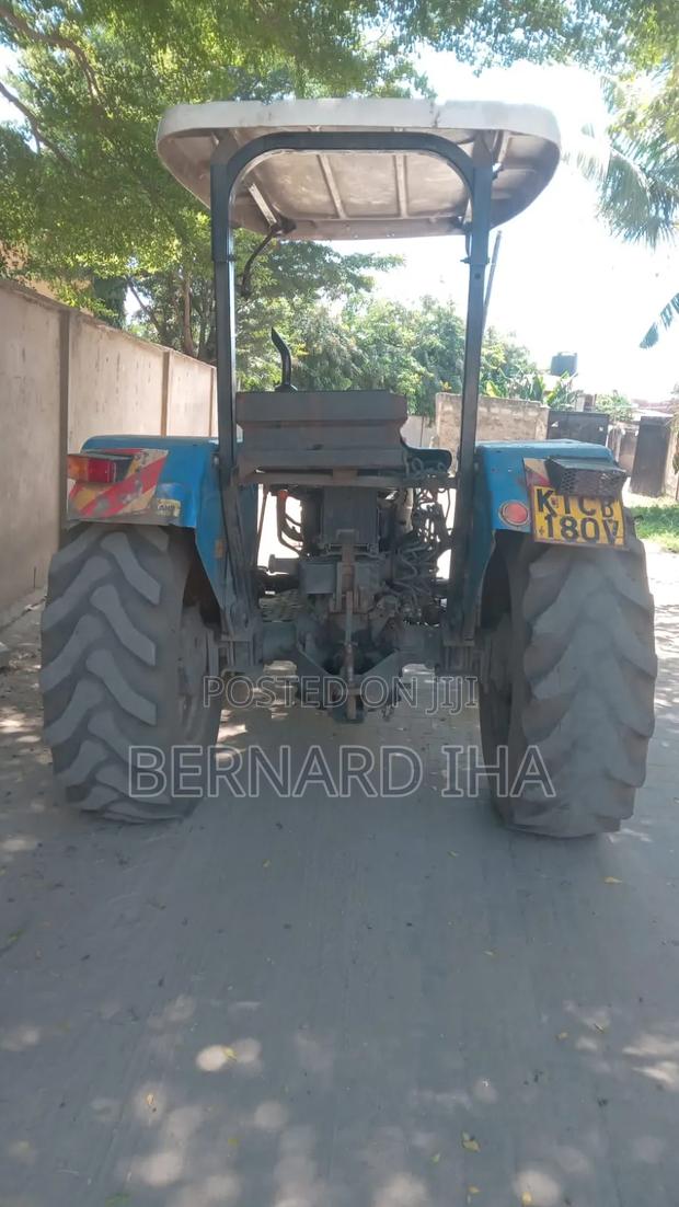Tractor New Holland - thumbnail 3