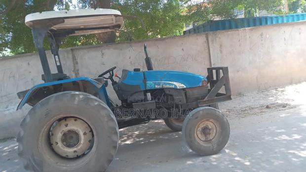 Tractor New Holland - thumbnail 4