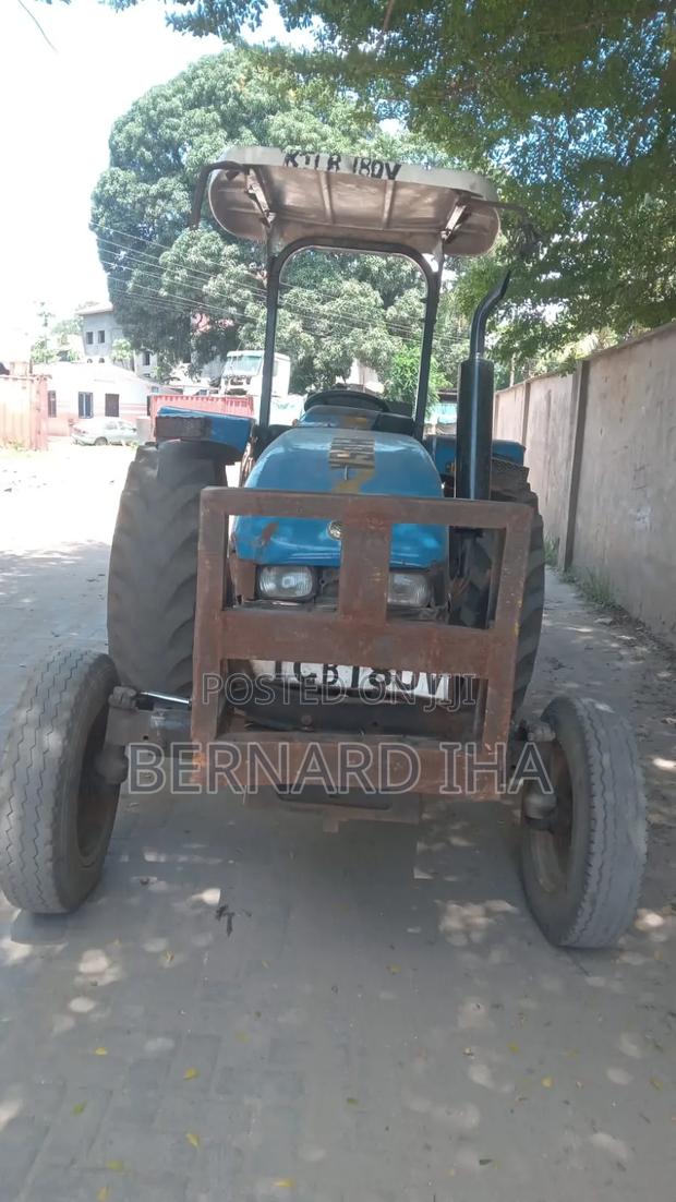 Tractor New Holland - thumbnail 5