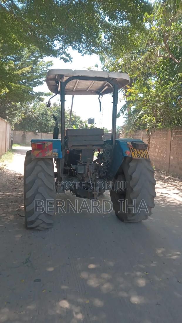 Tractor New Holland - thumbnail 7