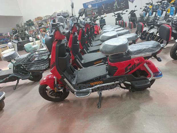 New Motorcycle 2025 Red - main view