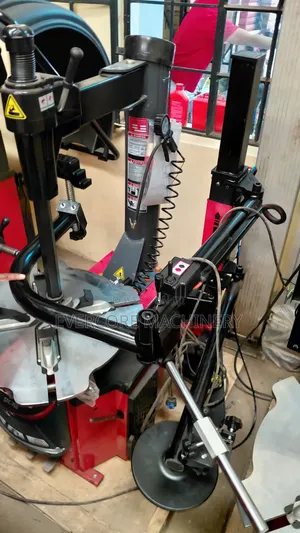 Commercial Big Tyre Changer Machine With Assist Arms.