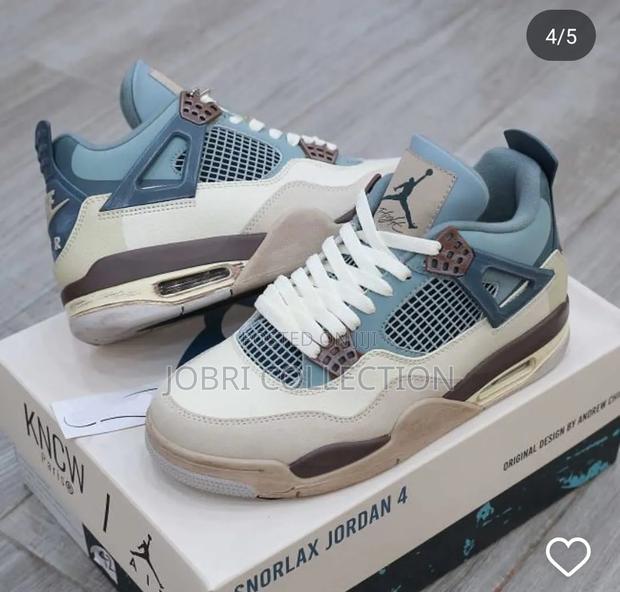 Air Jordan 4 Sneakers - thumbnail 3
