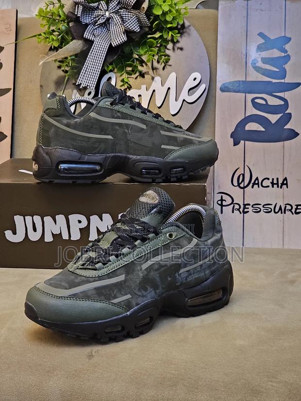 Spot New Nike Airmax 95 Worksout Sneakers - thumbnail 2