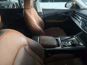Audi Q8 2021 Yellow