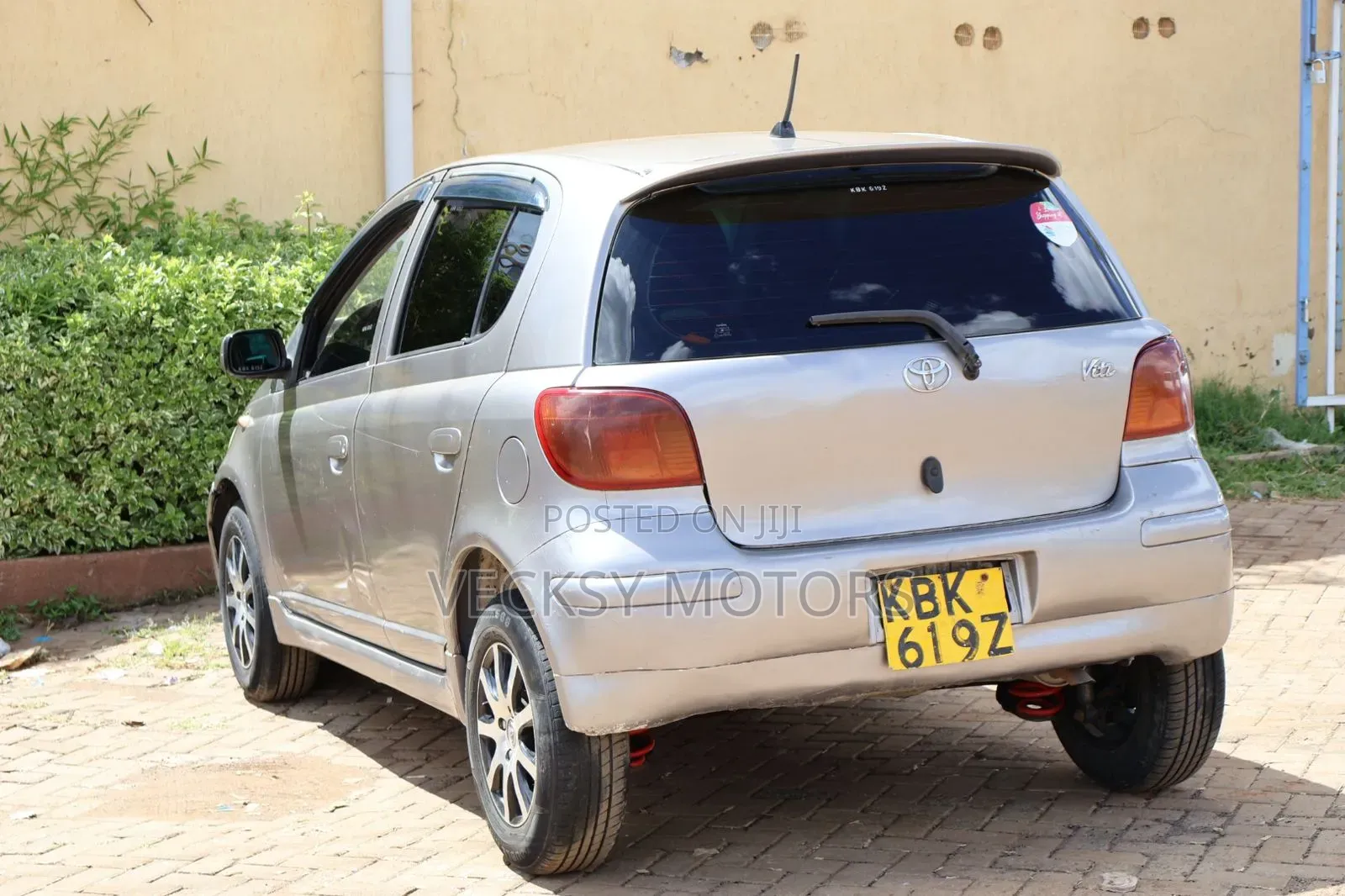 Toyota Vitz 2002 Gray