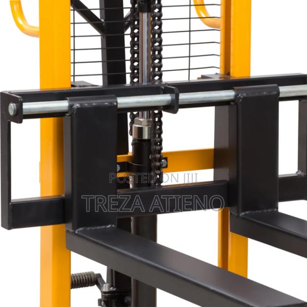 Manual Pallet Stacker - main view