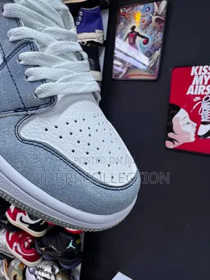 Nike Air Jordan 1 Retro High Og ‘Hyper Royal’ Sneakers