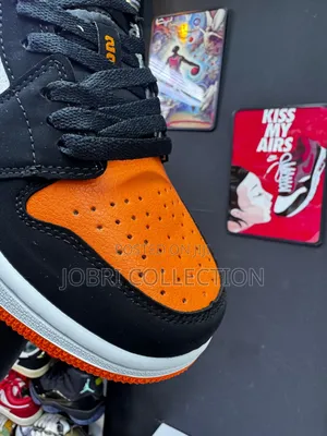 Nike Air Jordan 1 Low Shattered Backboard. Sneakers