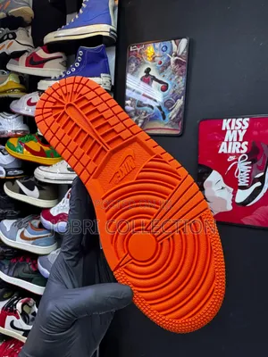 Nike Air Jordan 1 Low Shattered Backboard. Sneakers