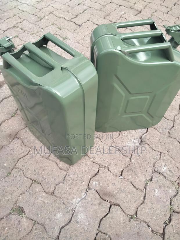 Green Metallic Fuel Jerrycan - thumbnail 2