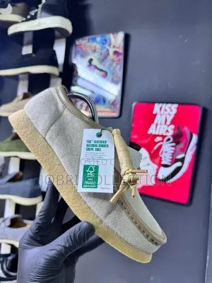 Creeam Clarks Wallabees Low Cut Shoes