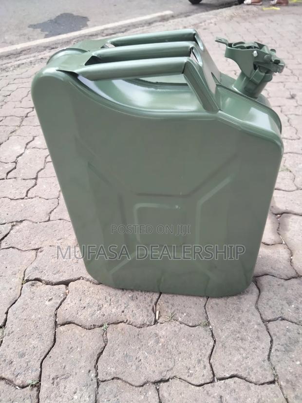 Garages Fuel Jerrycan/Petrol Cans