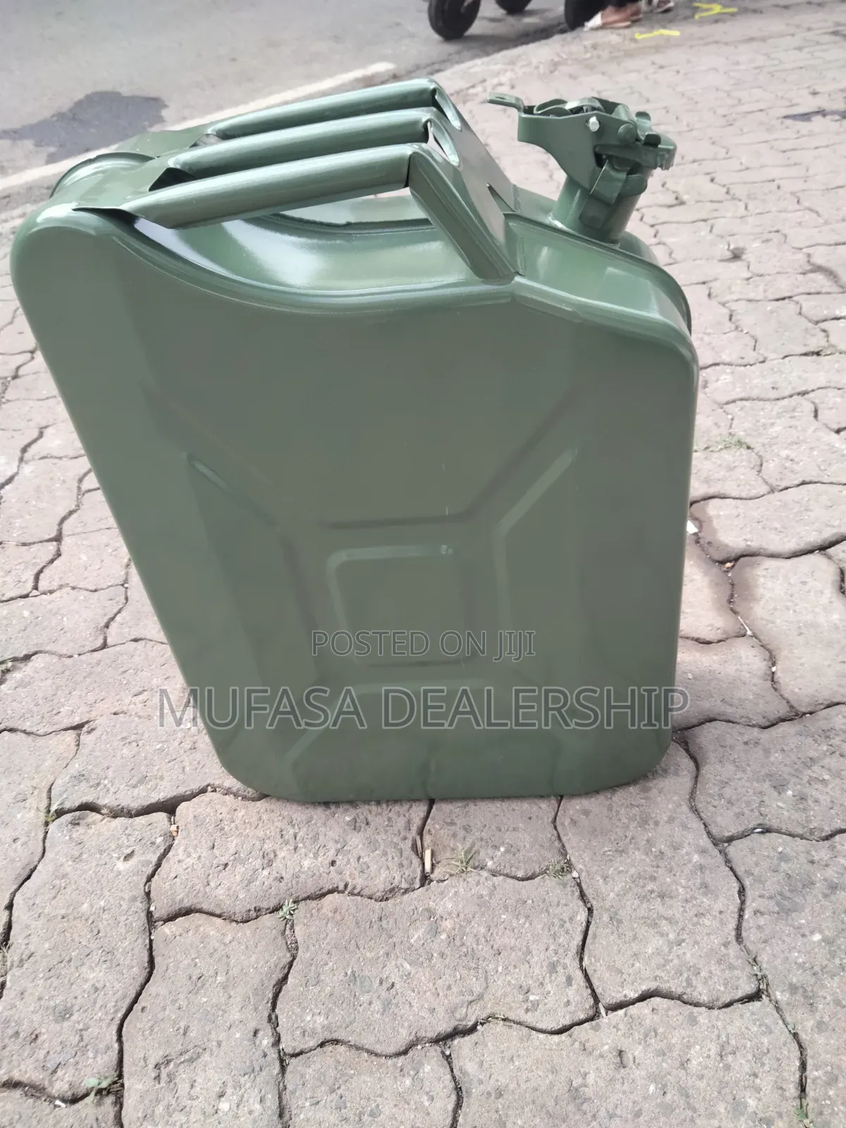 Garages Fuel Jerrycan/Petrol Cans