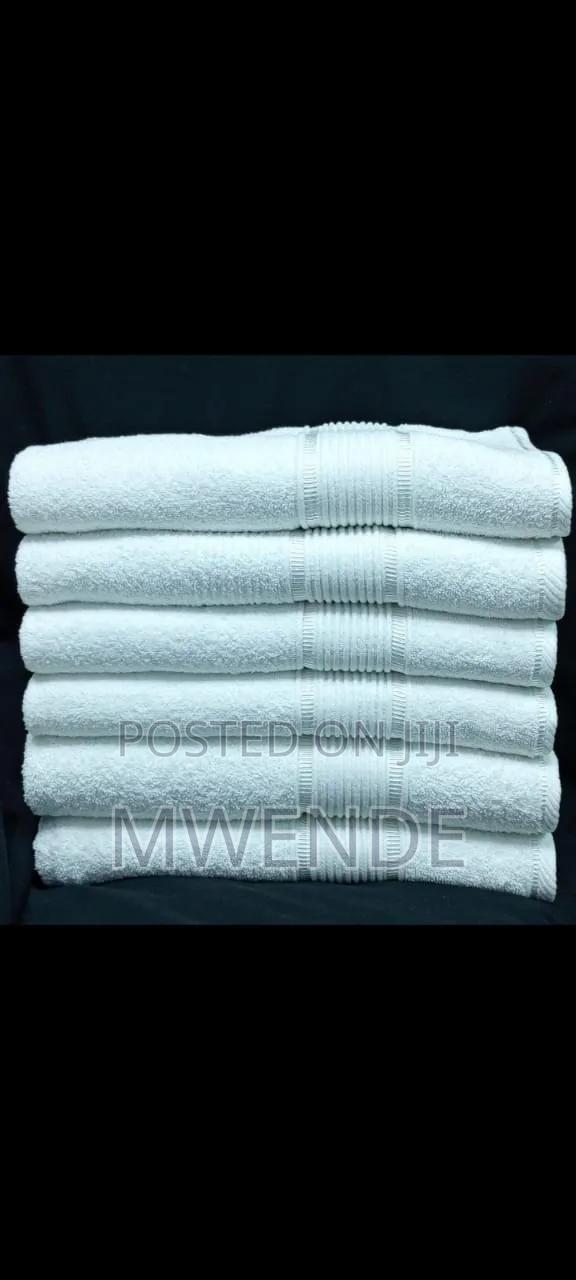 White Towels - thumbnail 2