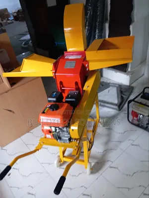 Petrol Feed Chopper Machine Available