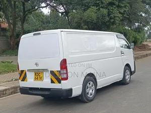 Toyota HiAce 2014 White