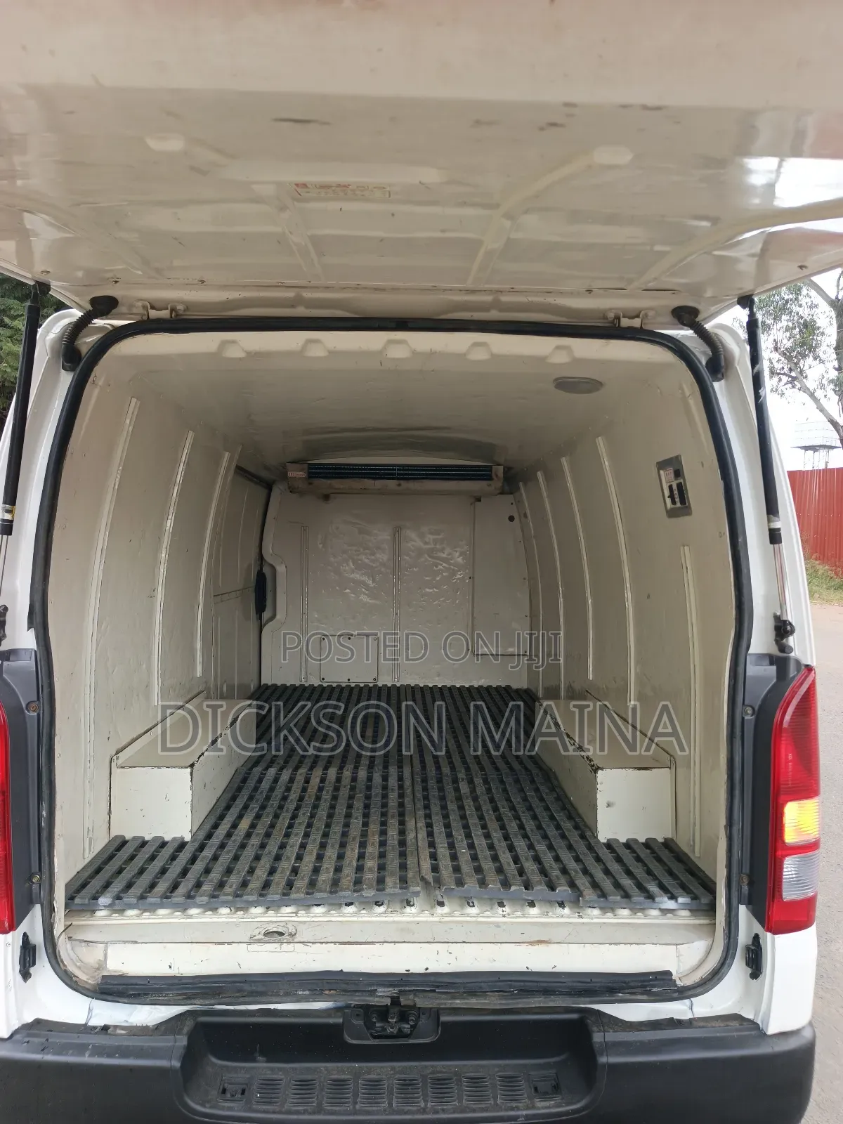 Toyota HiAce 2014 White