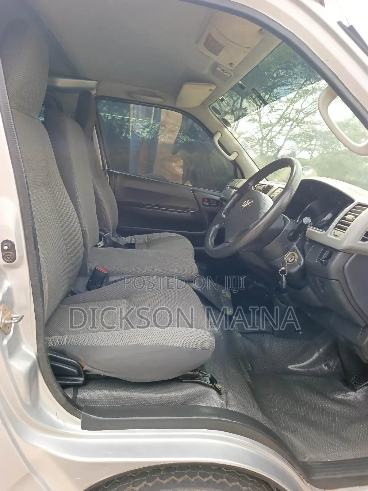 Toyota HiAce 2012 Silver