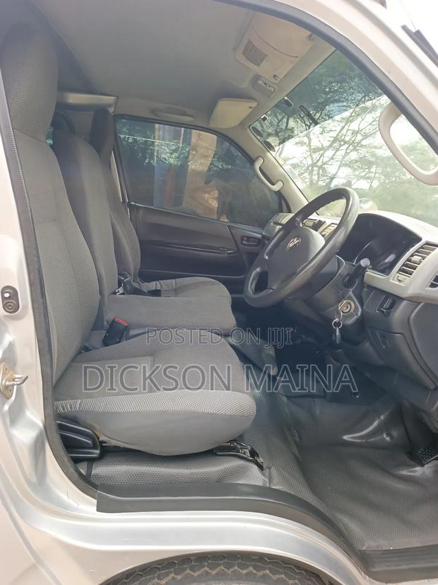 Toyota HiAce 2012 Silver - thumbnail 9