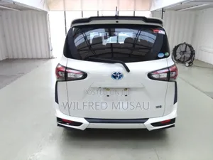 Toyota Sienta 1.5 Hybrid FWD 2019 White