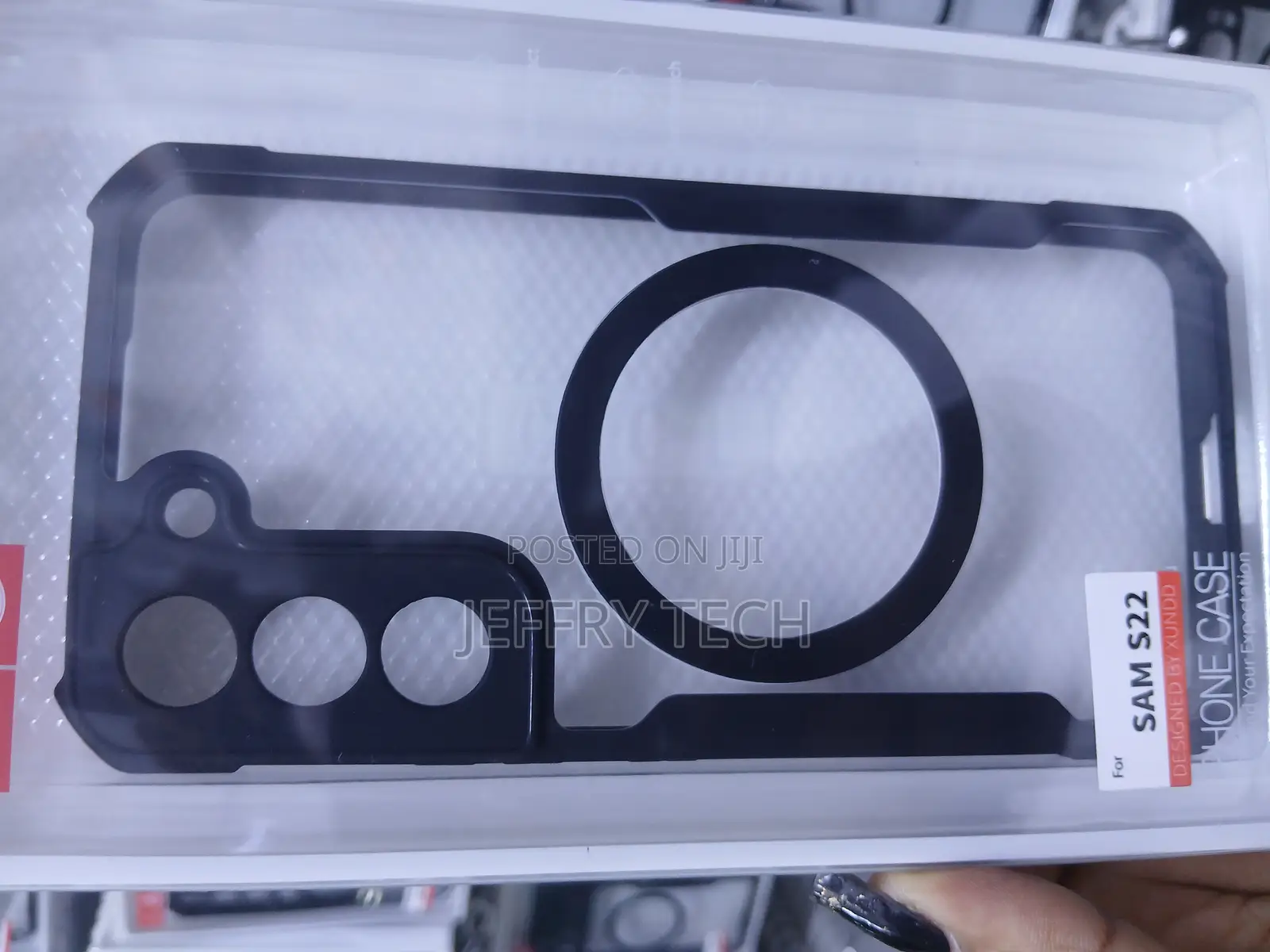 A Xundd Beatle Magnetic Shockproof Case for Samsung Galaxy S22.