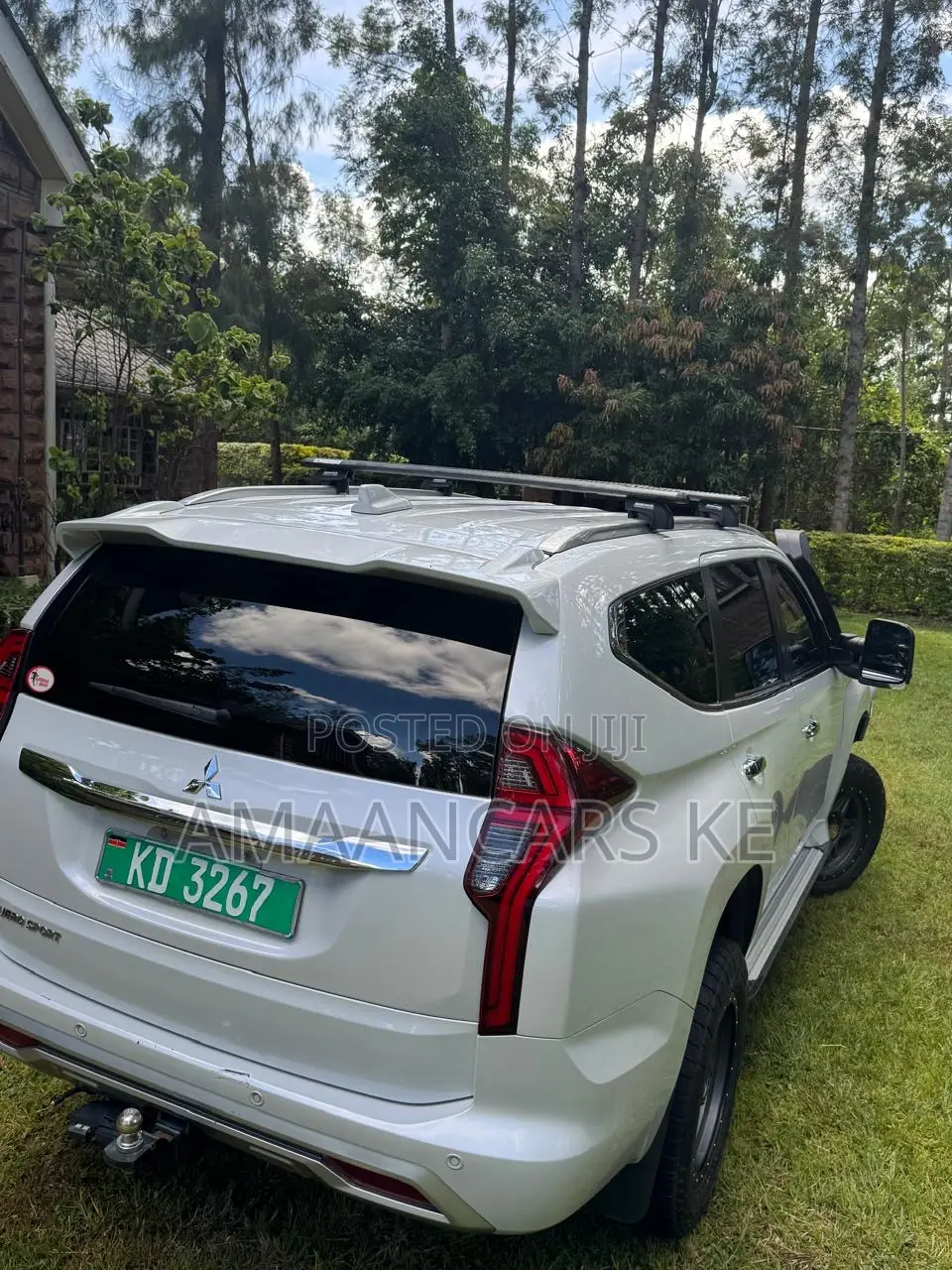 Mitsubishi Pajero Sport 2022 White