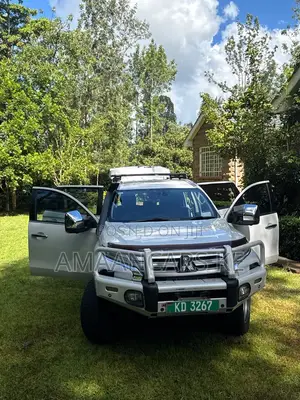 Mitsubishi Pajero Sport 2022 White