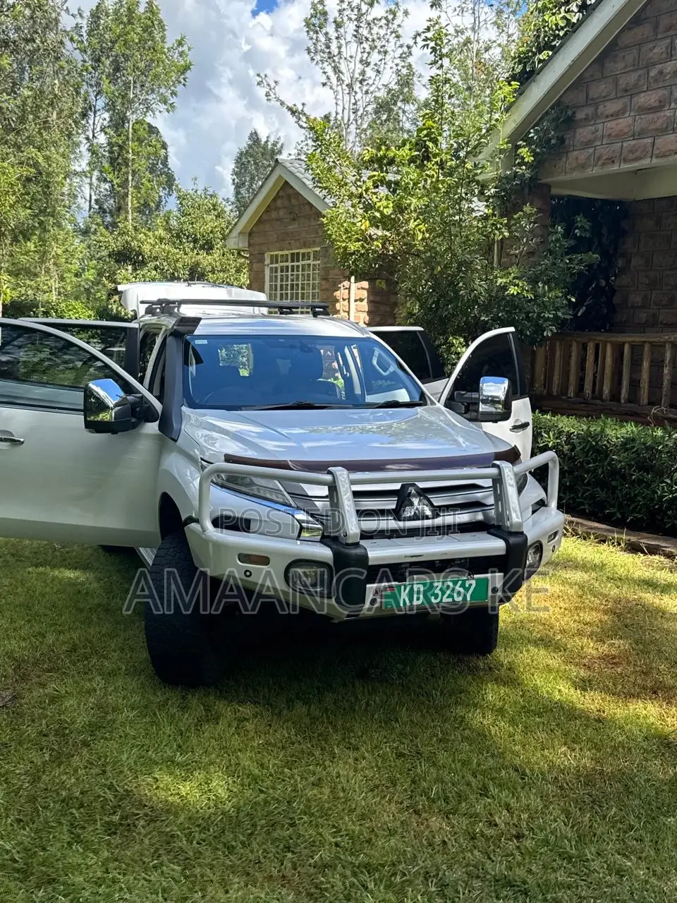 Mitsubishi Pajero Sport 2022 White