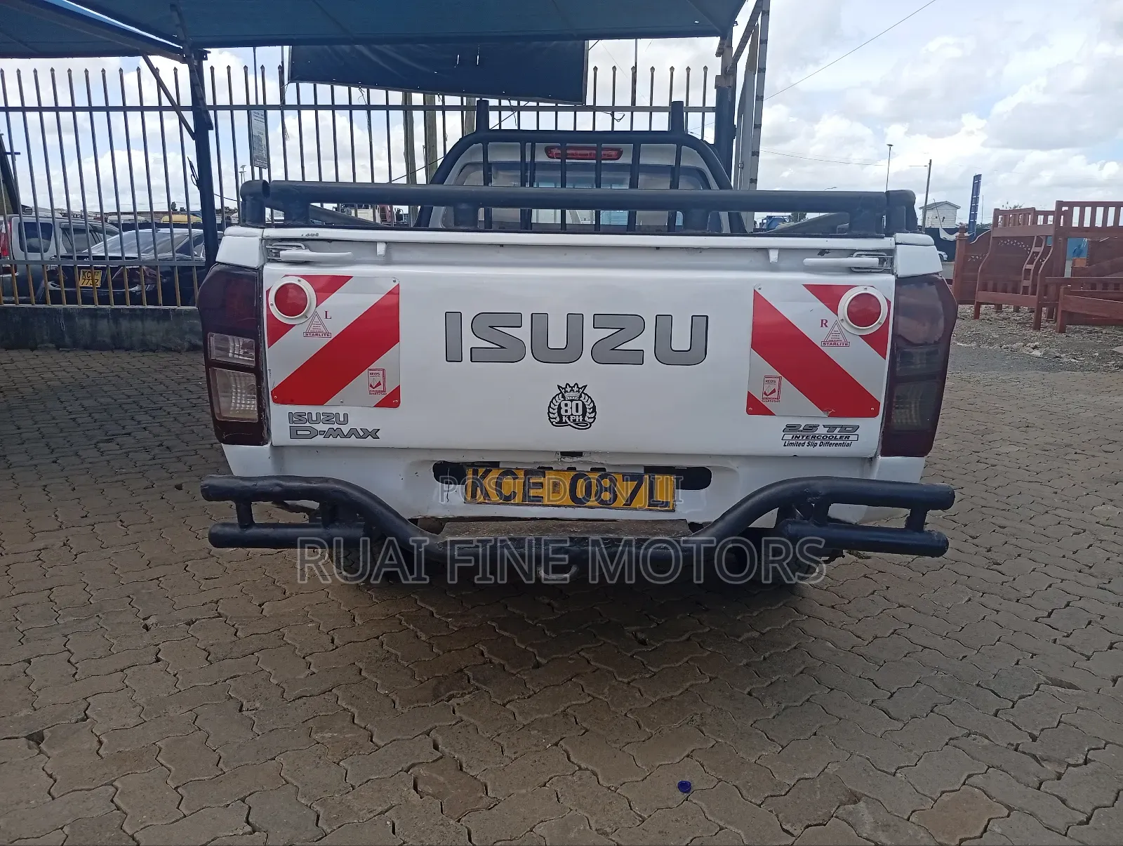 Isuzu D-MAX 2015 White