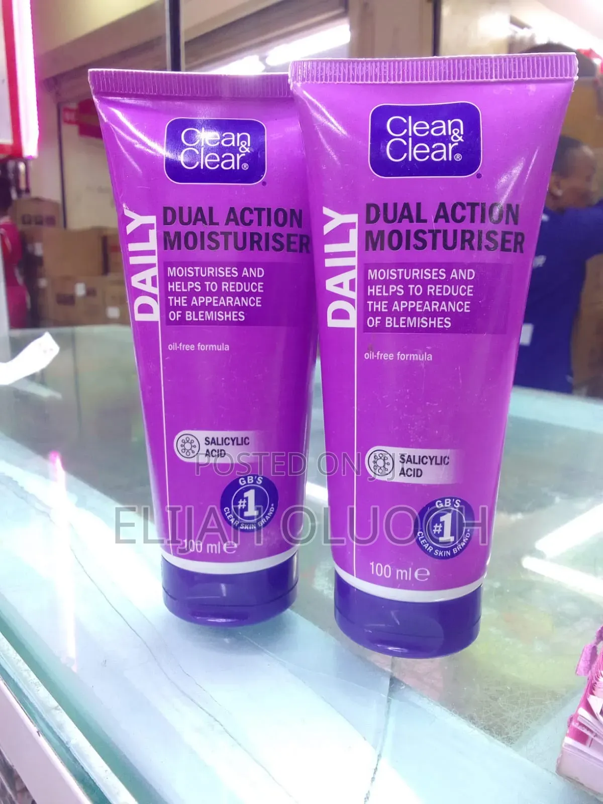 Clean Clear Dual Action Moisturiser (100ml).