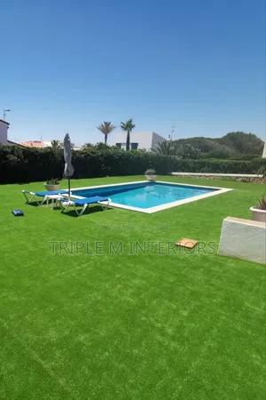 Water Edge Green Turf Decking | Comfortable Poolside Flooring