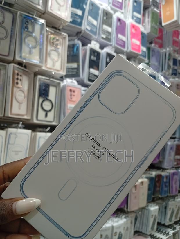Magnetic Clear Case for the iPhone 11 Pro Max. - thumbnail 2