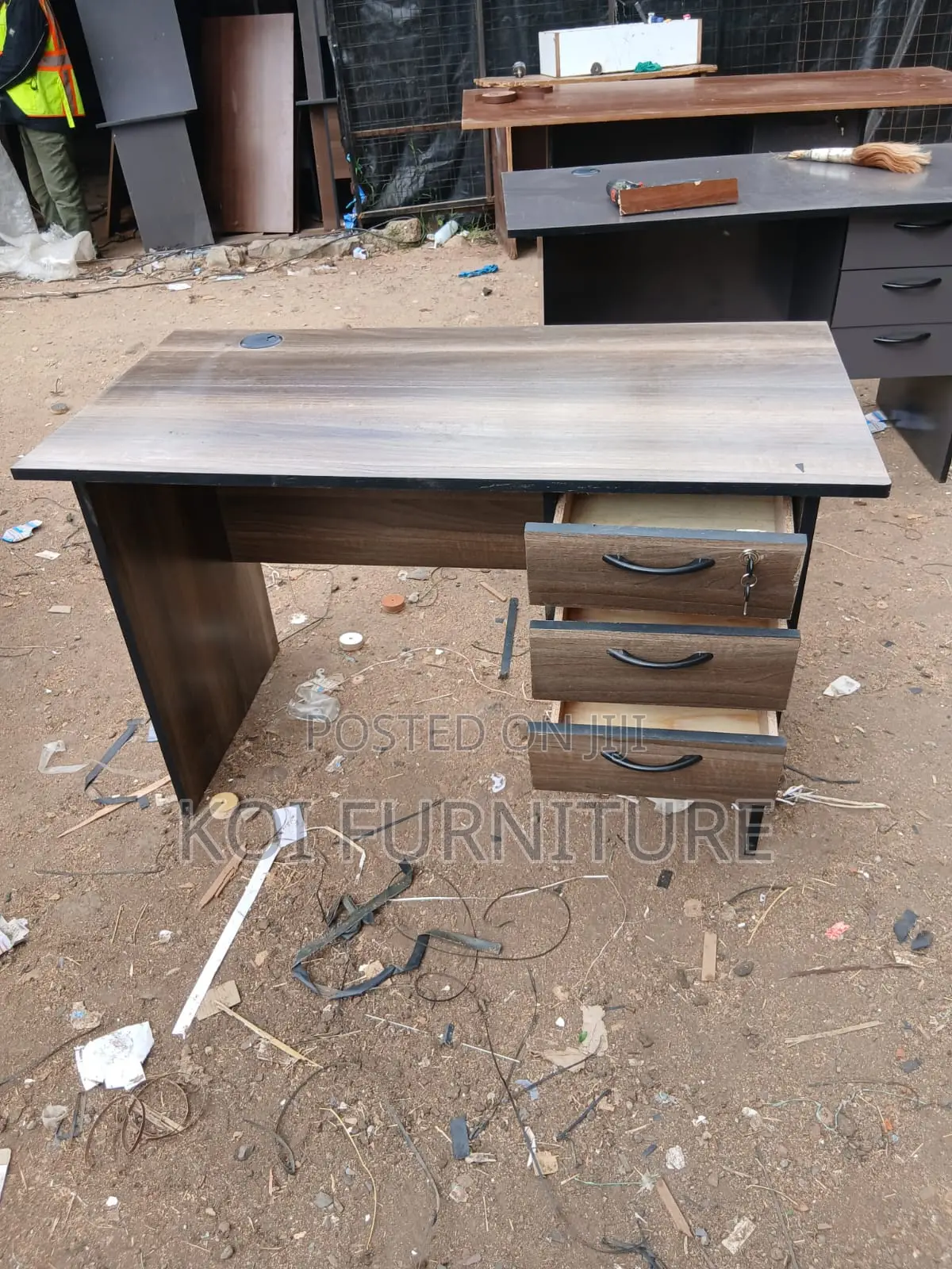 Office Desk : 
0.9-Meter American Walnut Office Desk