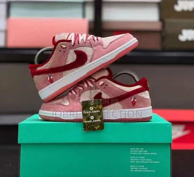 Designer Nike Sb Dunks Sneakers - thumbnail 2