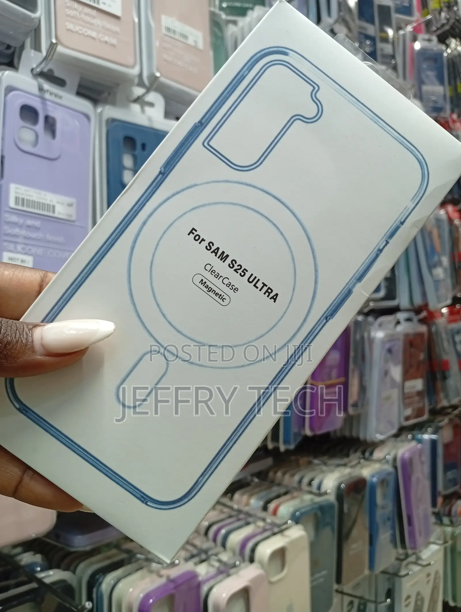Magnetic Clear Case Designed for the Samsung Galaxy S25 Ultra.